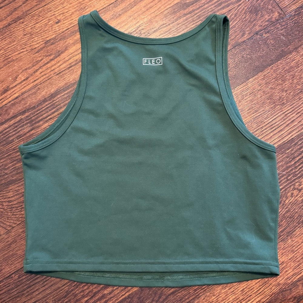 FLEO Tempo Green Cropped Tank Medium Women’s NWOT - Picture 2 of 3
